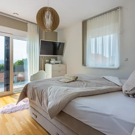 Saric Villa