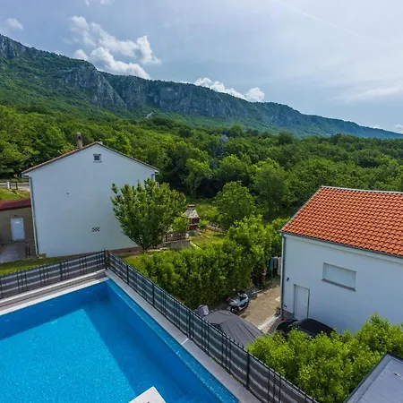 Saric Bribir (Primorje-Gorski Kotar)